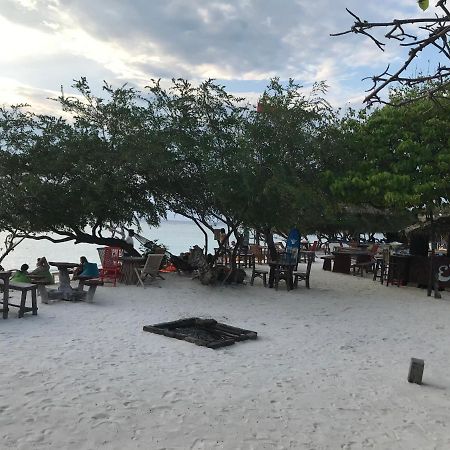 غيلي تراوانغان The Exile Sunset Bar & Bungalow المظهر الخارجي الصورة