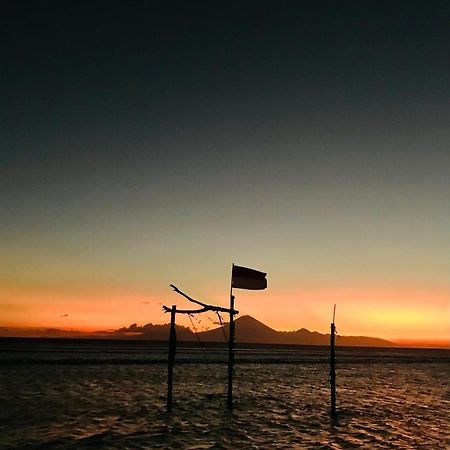 غيلي تراوانغان The Exile Sunset Bar & Bungalow المظهر الخارجي الصورة