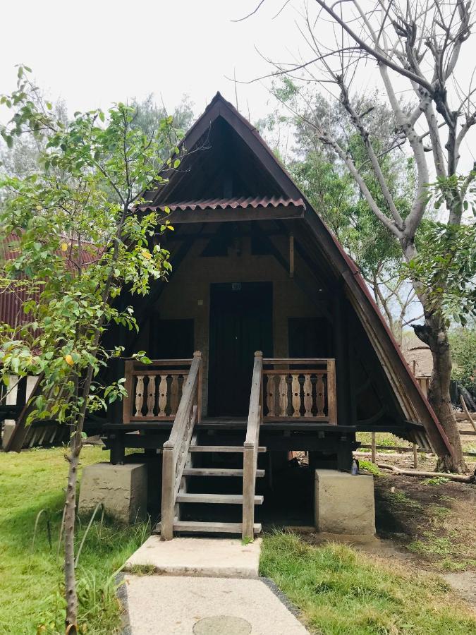 غيلي تراوانغان The Exile Sunset Bar & Bungalow المظهر الخارجي الصورة