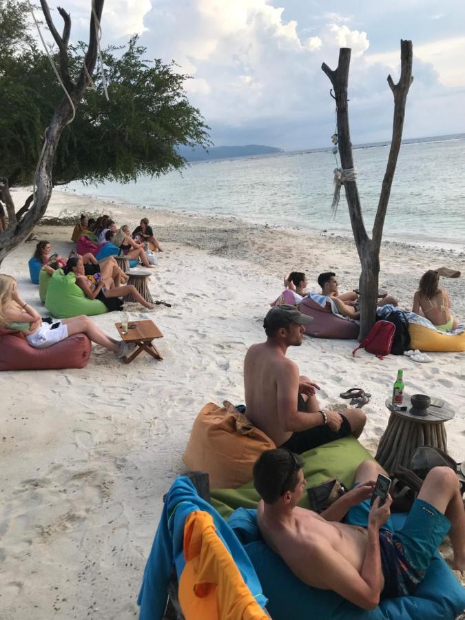 غيلي تراوانغان The Exile Sunset Bar & Bungalow المظهر الخارجي الصورة