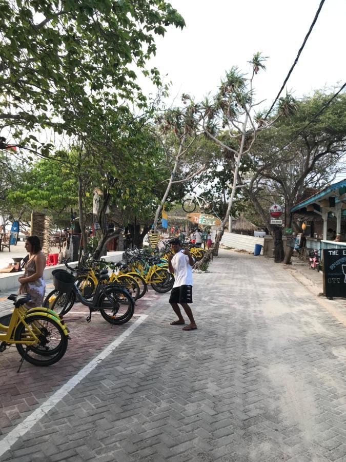 غيلي تراوانغان The Exile Sunset Bar & Bungalow المظهر الخارجي الصورة