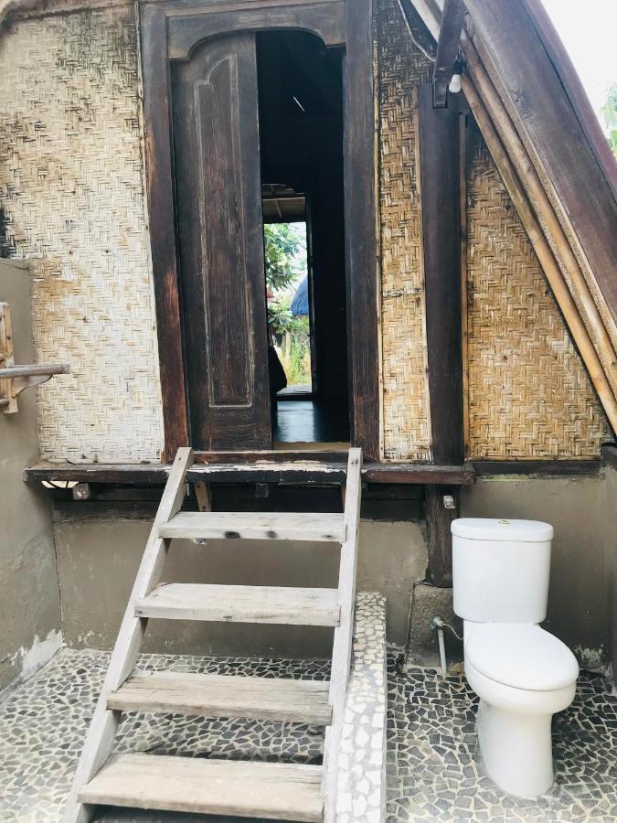 غيلي تراوانغان The Exile Sunset Bar & Bungalow المظهر الخارجي الصورة