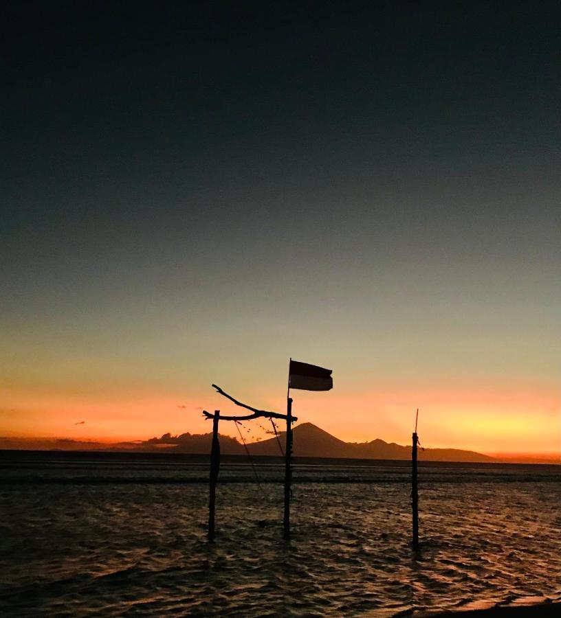غيلي تراوانغان The Exile Sunset Bar & Bungalow المظهر الخارجي الصورة
