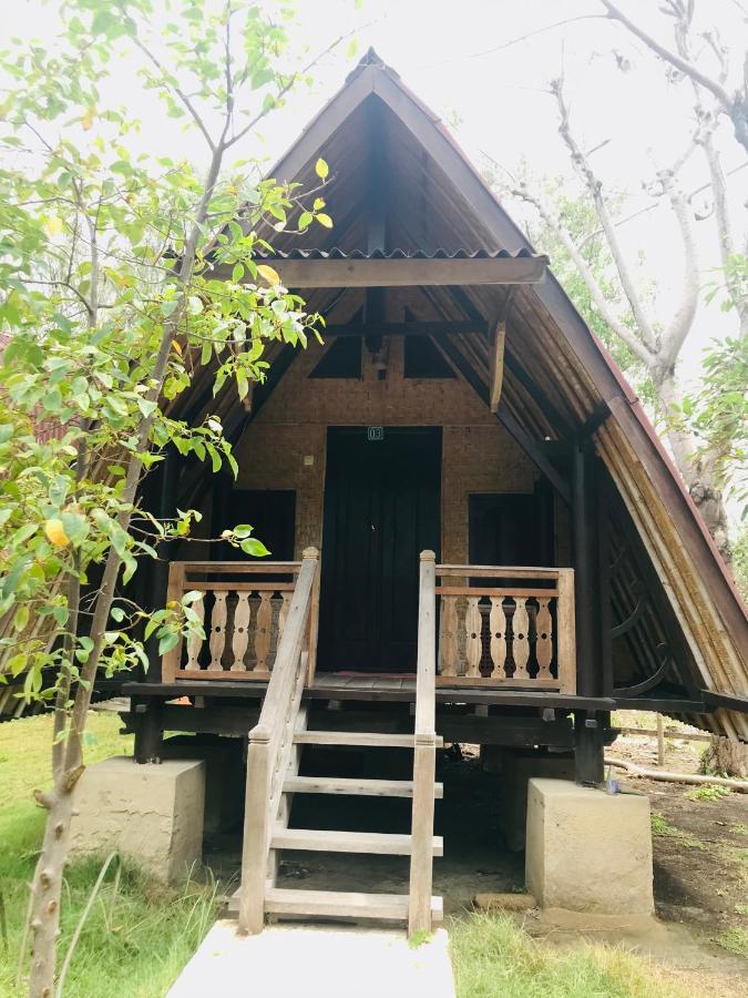 غيلي تراوانغان The Exile Sunset Bar & Bungalow المظهر الخارجي الصورة