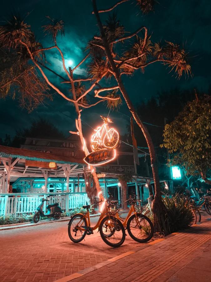 غيلي تراوانغان The Exile Sunset Bar & Bungalow المظهر الخارجي الصورة