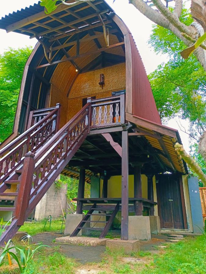 غيلي تراوانغان The Exile Sunset Bar & Bungalow المظهر الخارجي الصورة